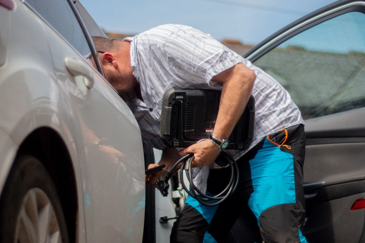 automotive locksmith